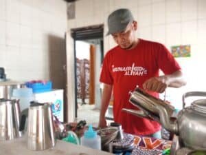 "Idol di Balik Warung Kopi: Perjalanan Baru Muh Hijrah dari Dunia Finance" 9 IMG 20250413 134937 317 1