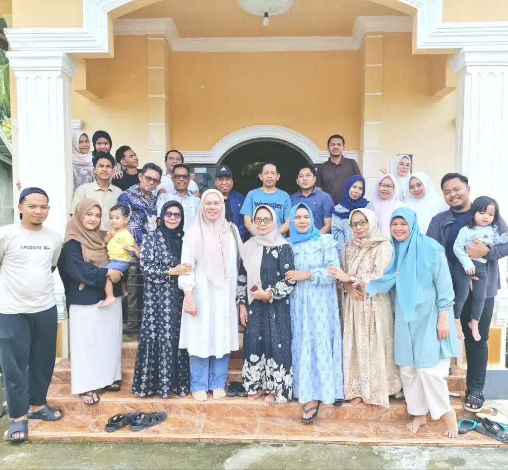 Rayakan ID, Wabup Selayar Silaturahim Bersama Keluarga Besar Mursalim di Desa Gunturu 2 Wabup Selayar Silaturahim Bersama Keluarga Besar Mursalim di Desa Gunturu1