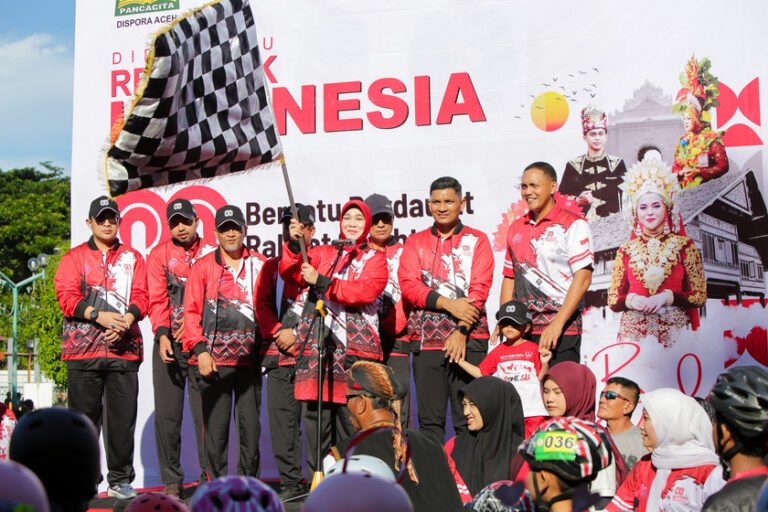 Ribuan Pelajar Meriahkan Pawai Budaya Kemerdekaan di Banda Aceh 5 Ribuan Pelajar Meriahkan Pawai Budaya Kemerdekaan di Banda Aceh