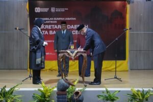 Illiza Lantik Jalaluddin sebagai Sekda Definitif 7 Illiza Lantik Jalaluddin sebagai Sekda Definitif